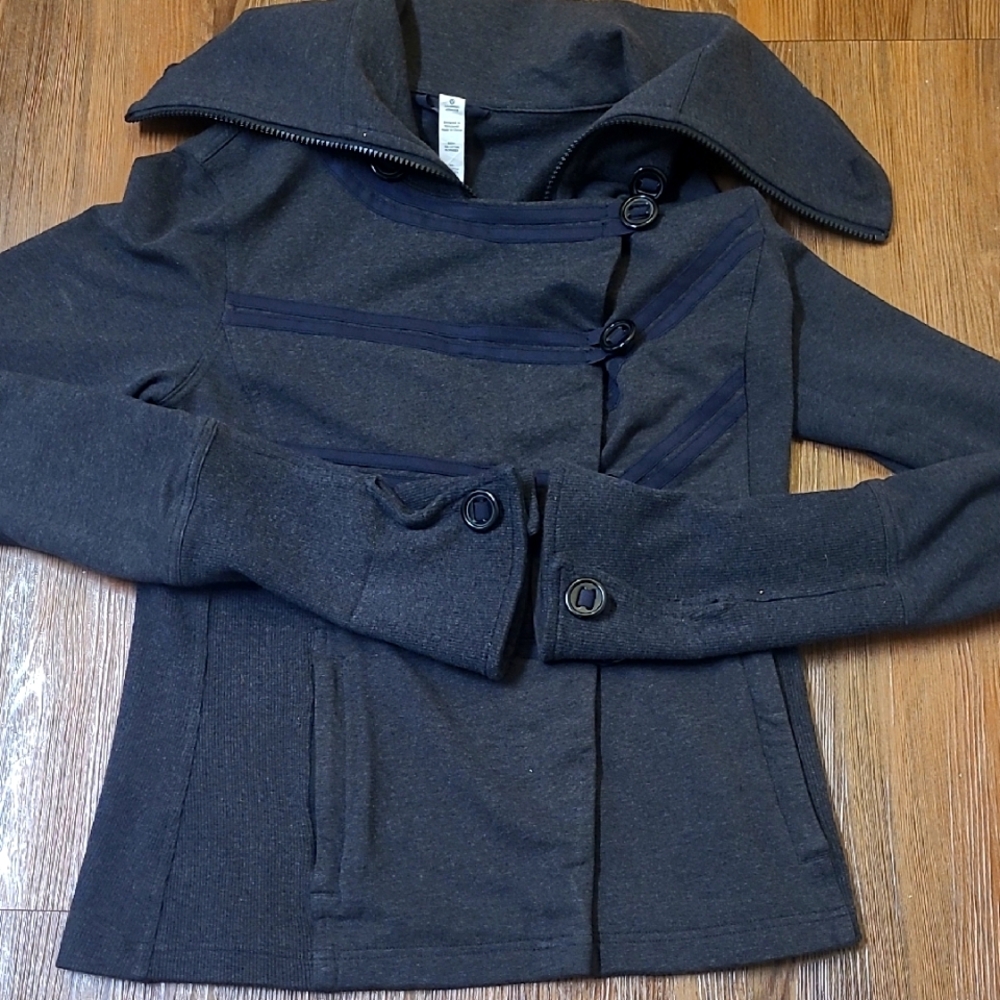 lululemon athletica Charcoal Trench Coat‎ used good condition.